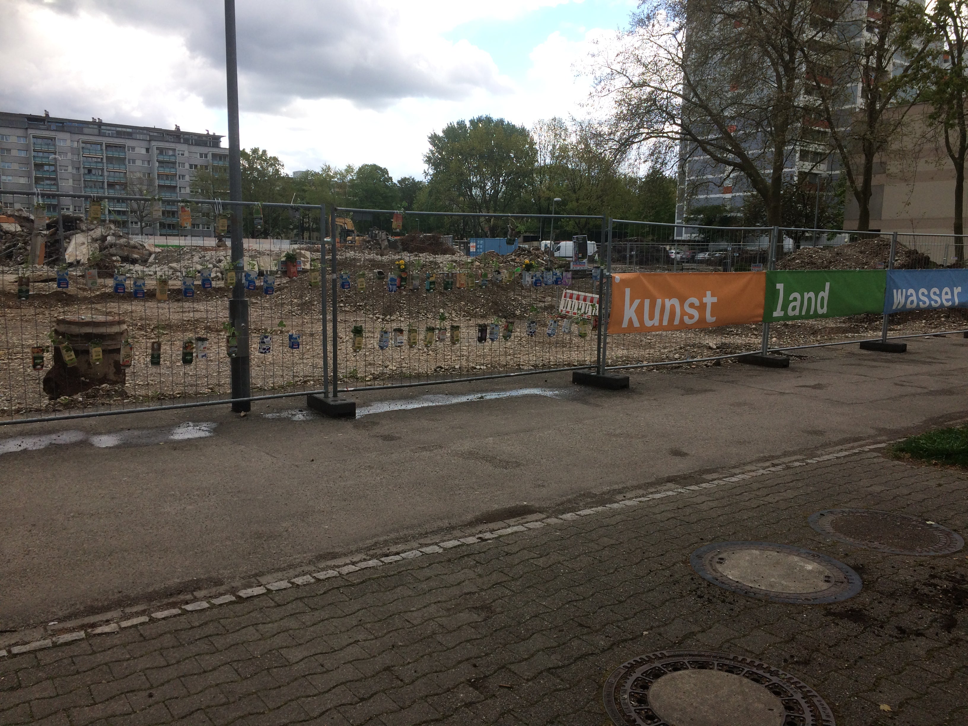 Foto vom Abriss des Einkauszentrums in Landwasser